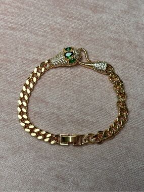 Elegant Gold Plated and Green Emerald Bracelet 8 Inch
